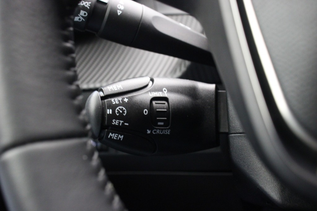 Peugeot e-208 (S906LJ) met abonnement