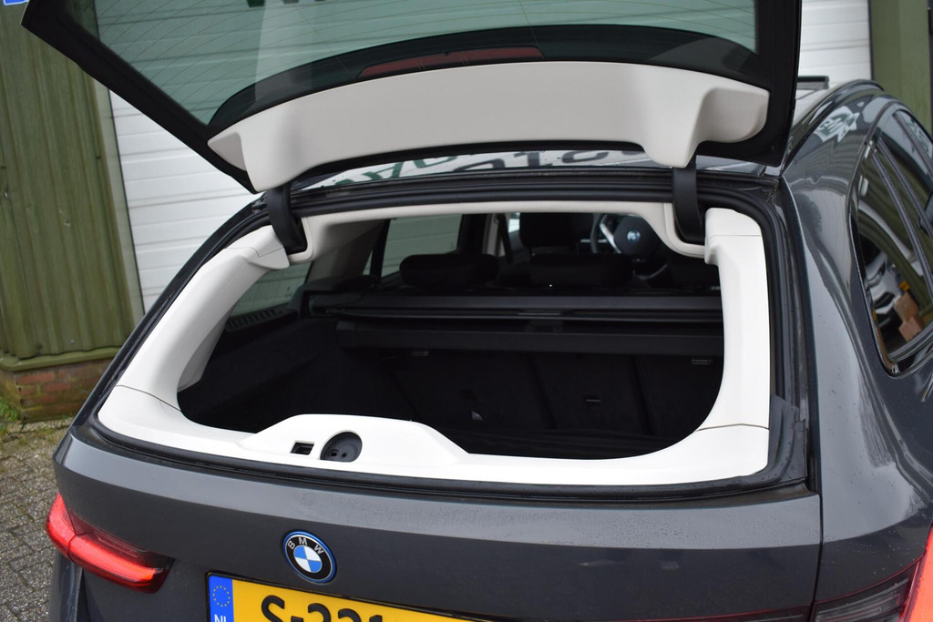 BMW 3 Serie touring (S331JF) met abonnement