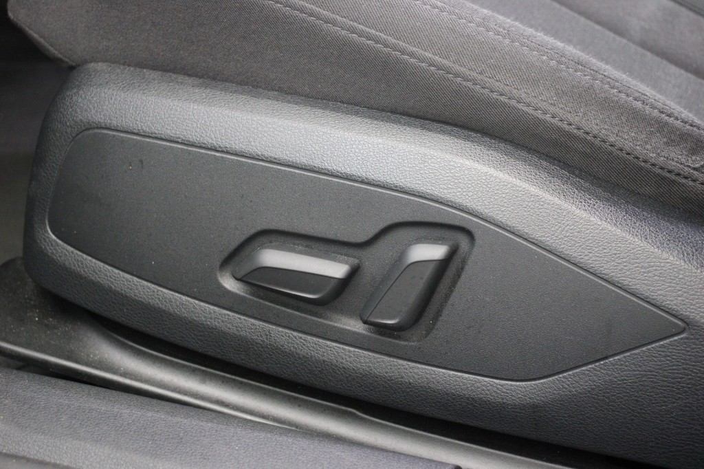 Audi A4 (G500ZV) met abonnement