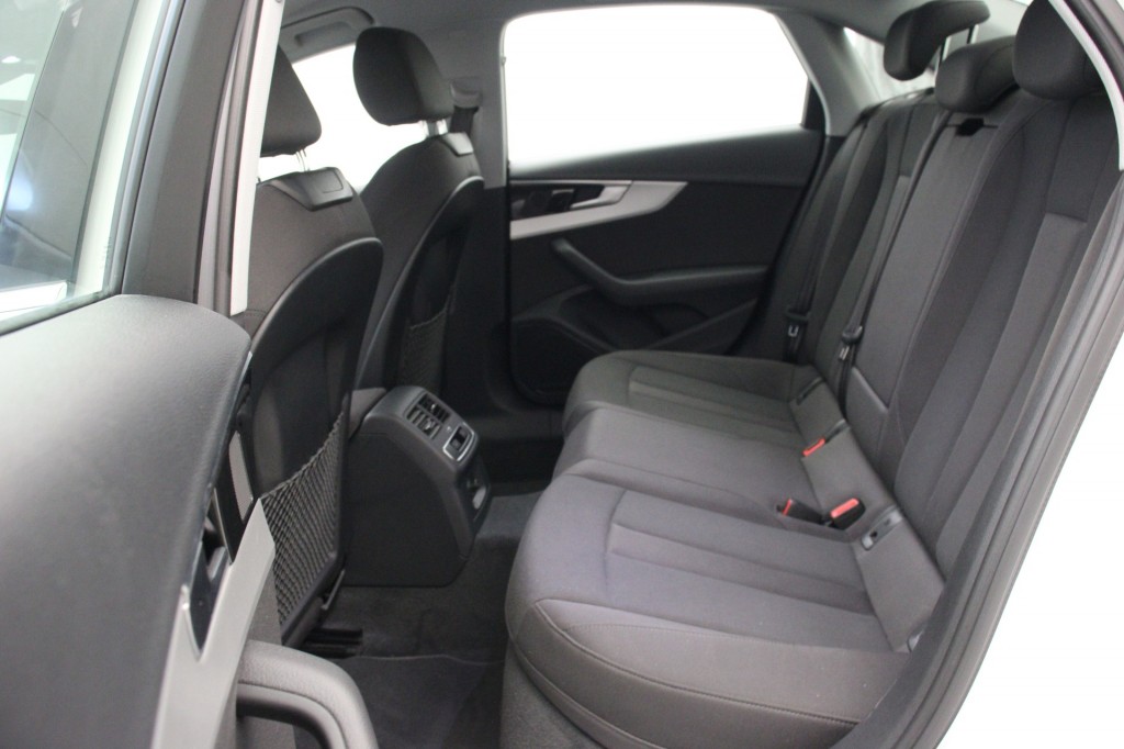 Audi A4 (G500ZV) met abonnement