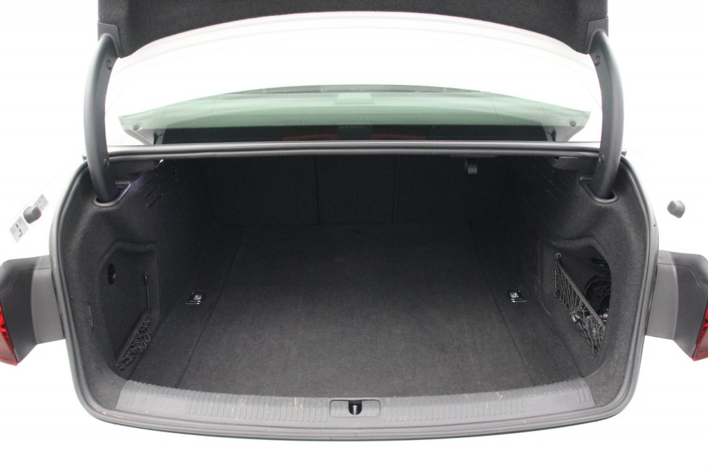 Audi A4 (G500ZV) met abonnement