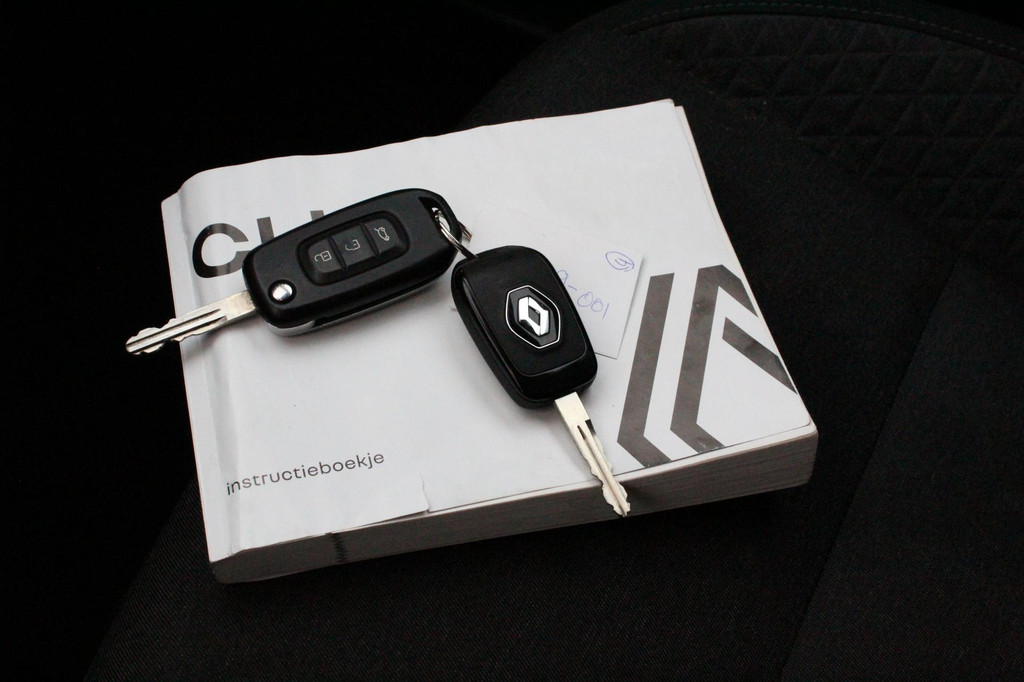 Renault Clio (S820KP) met abonnement