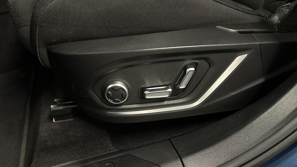 Lynk & Co 01 (P407KL) met abonnement