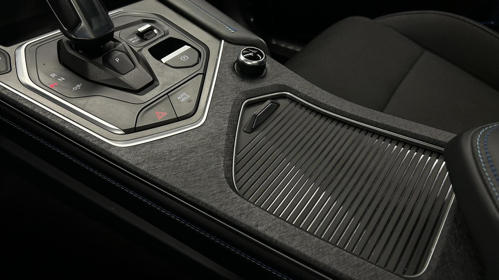 Lynk & Co 01 (P407KL) met abonnement