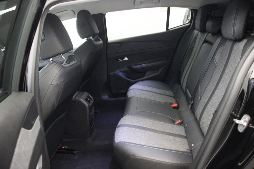 Peugeot 408 (GDH68X) met abonnement