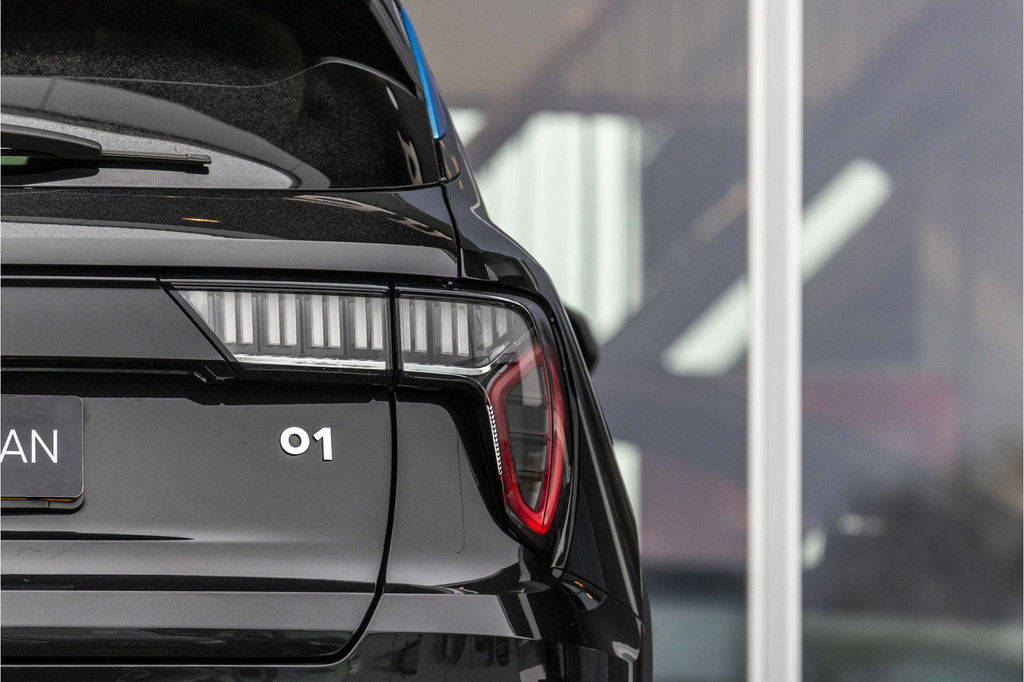 Lynk & Co 01 (P065LJ) met abonnement