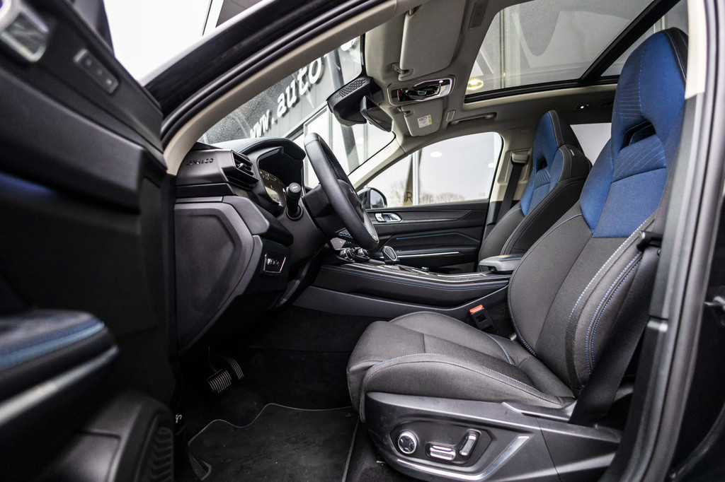 Lynk & Co 01 (P065LJ) met abonnement