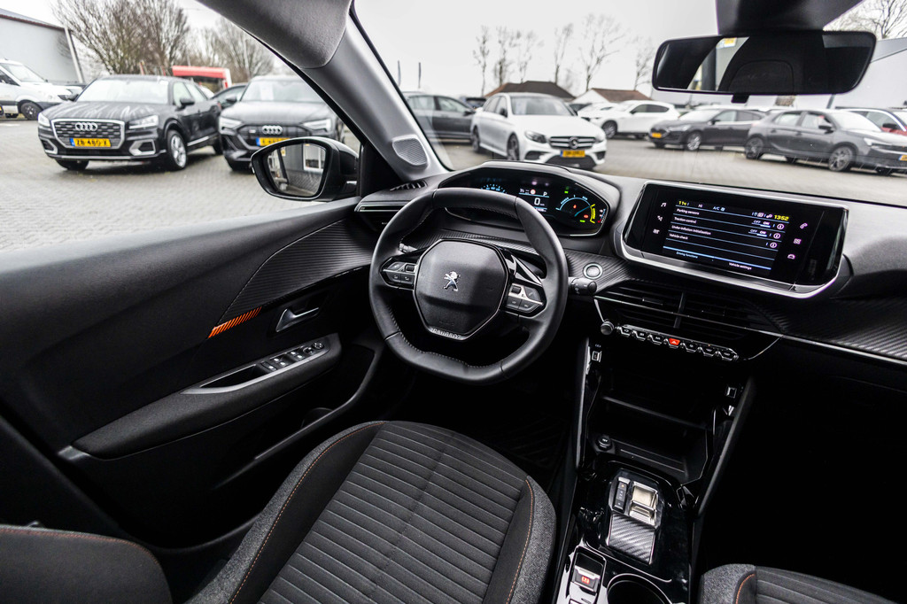 Peugeot e-208 (S121SN) met abonnement