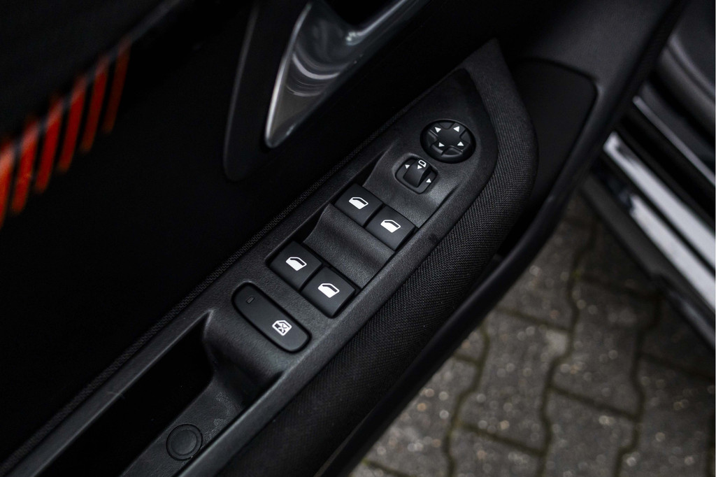 Peugeot e-208 (S121SN) met abonnement