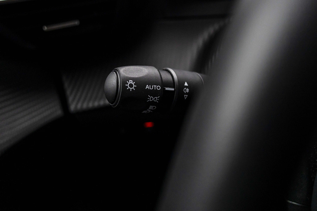 Peugeot e-208 (S121SN) met abonnement