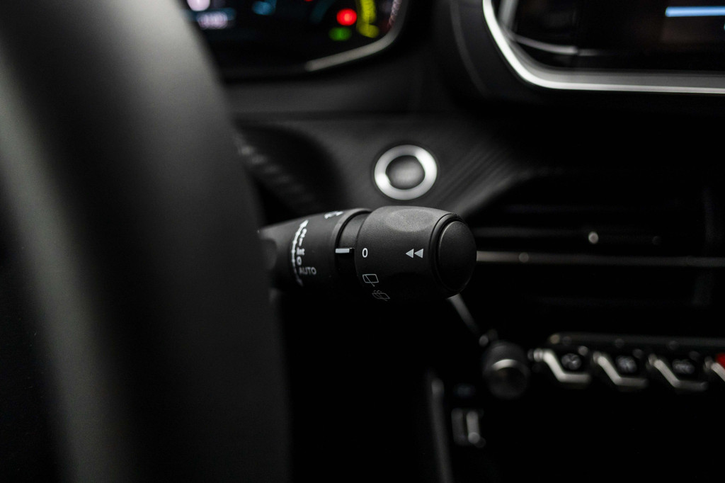 Peugeot e-208 (S121SN) met abonnement