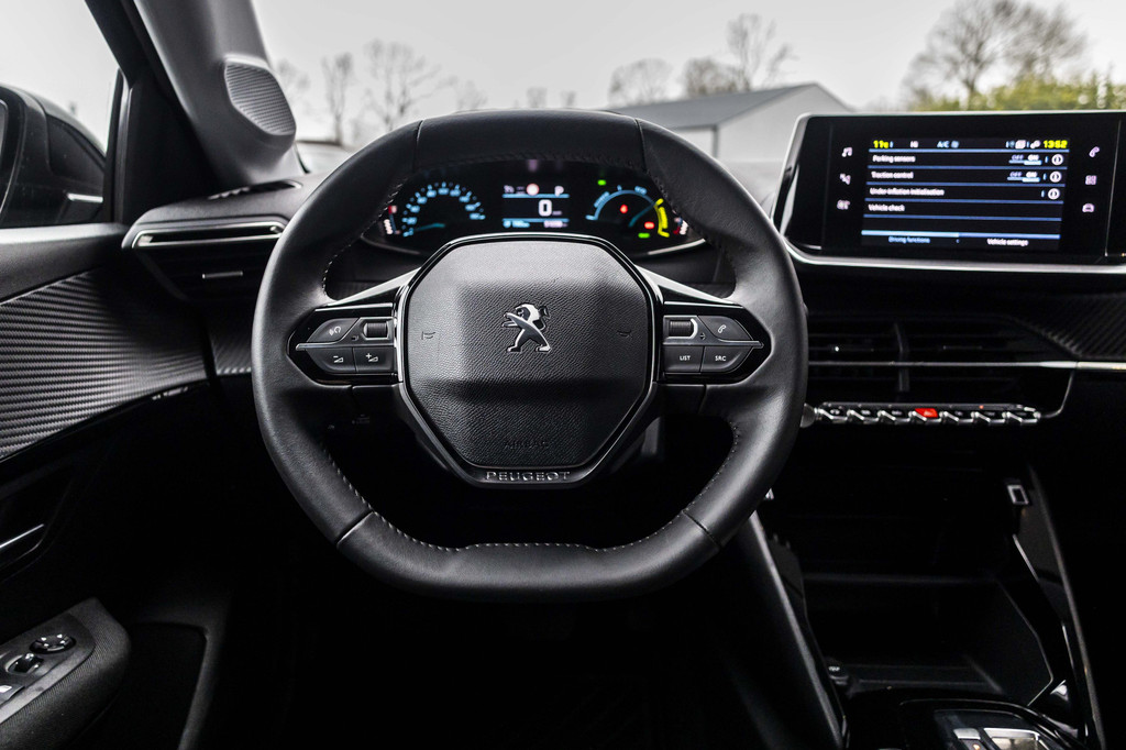 Peugeot e-208 (S121SN) met abonnement