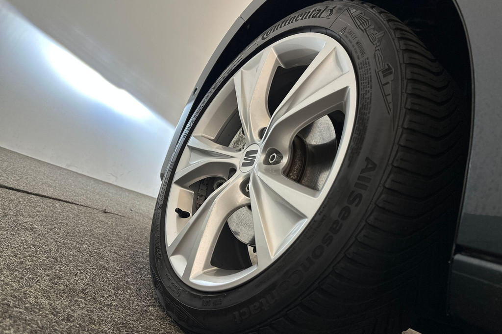 Seat Leon (R327NZ) met abonnement