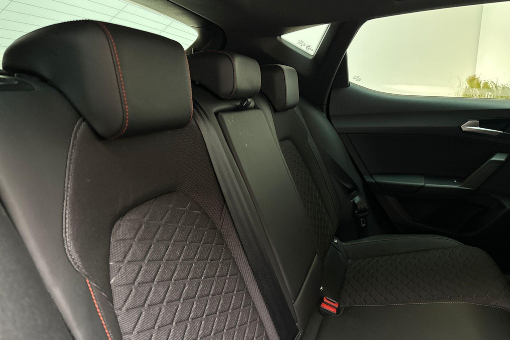 Seat Leon (R327NZ) met abonnement