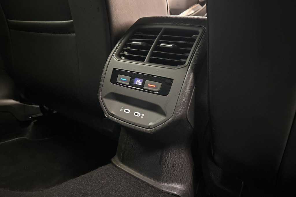 Seat Leon (R327NZ) met abonnement