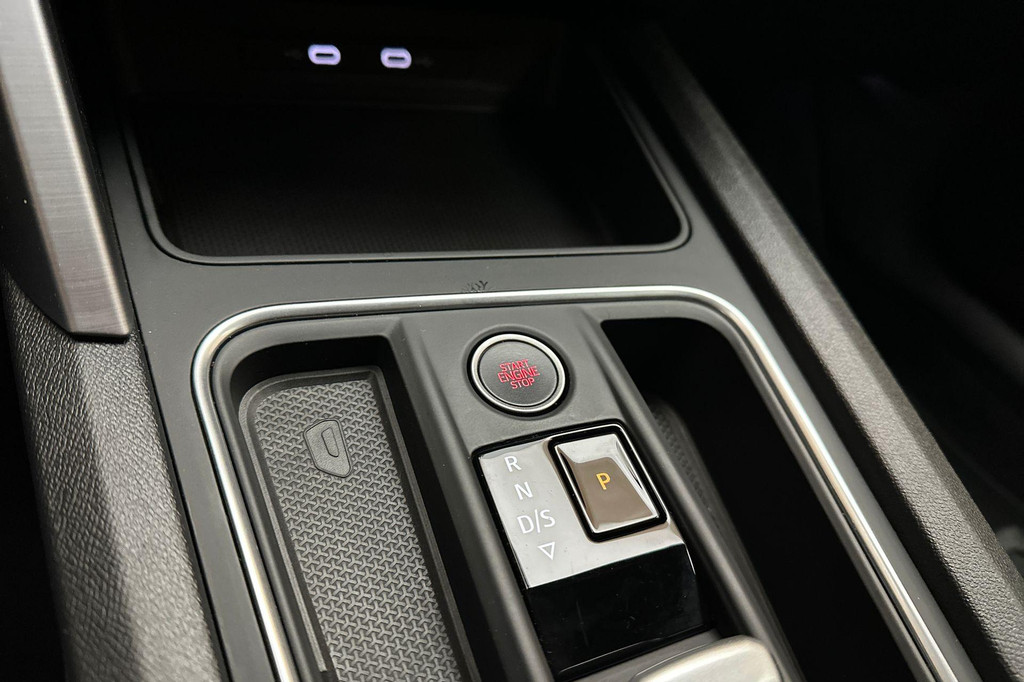 Seat Leon (R327NZ) met abonnement