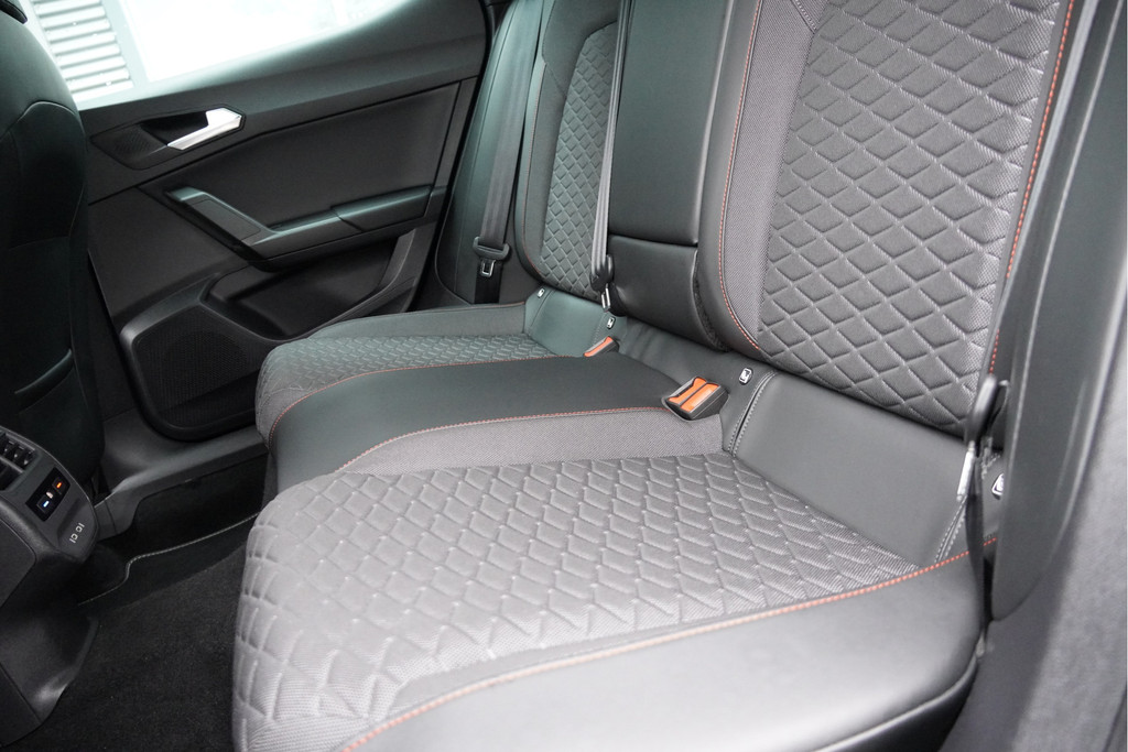 Seat Leon (L443DH) met abonnement