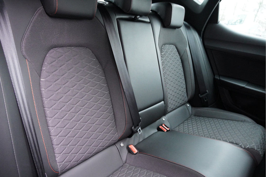 Seat Leon (L443DH) met abonnement