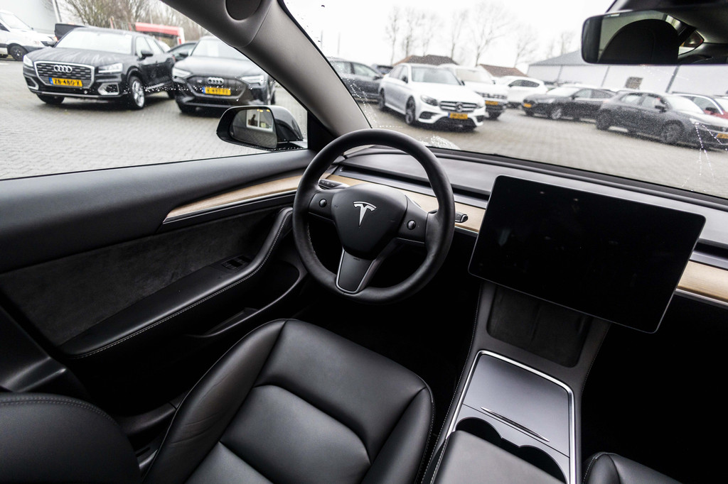 Tesla Model 3 (JVF96J) met abonnement