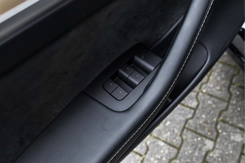 Tesla Model 3 (JVF96J) met abonnement