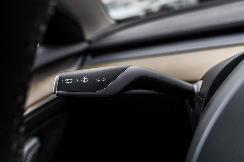 Tesla Model 3 (JVF96J) met abonnement