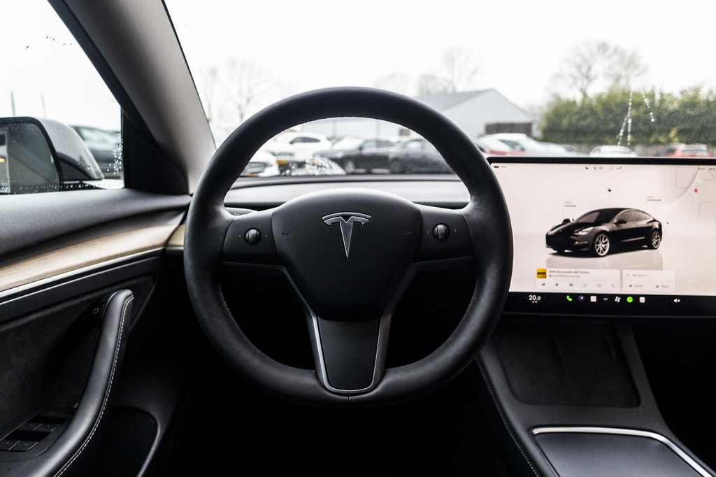 Tesla Model 3 (JVF96J) met abonnement