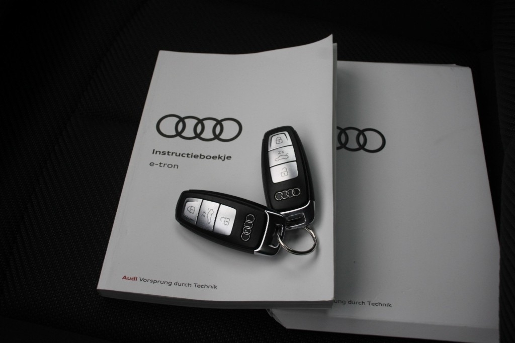 Audi e-tron (P382NT) met abonnement