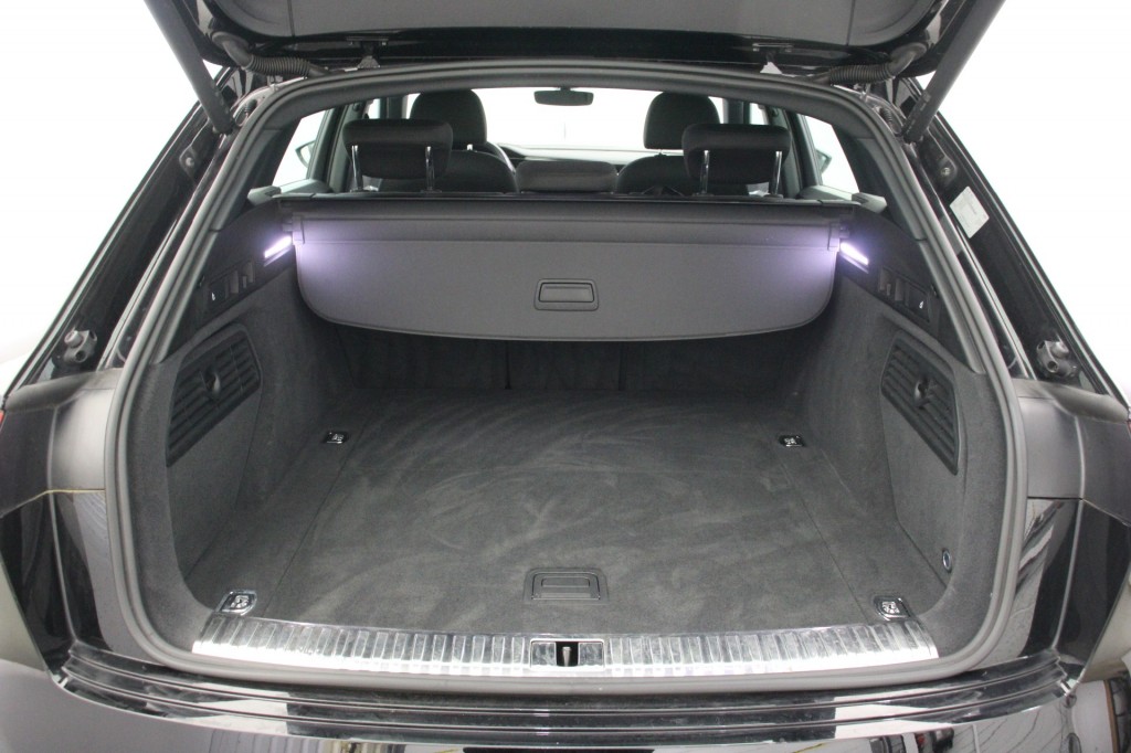 Audi e-tron (P382NT) met abonnement