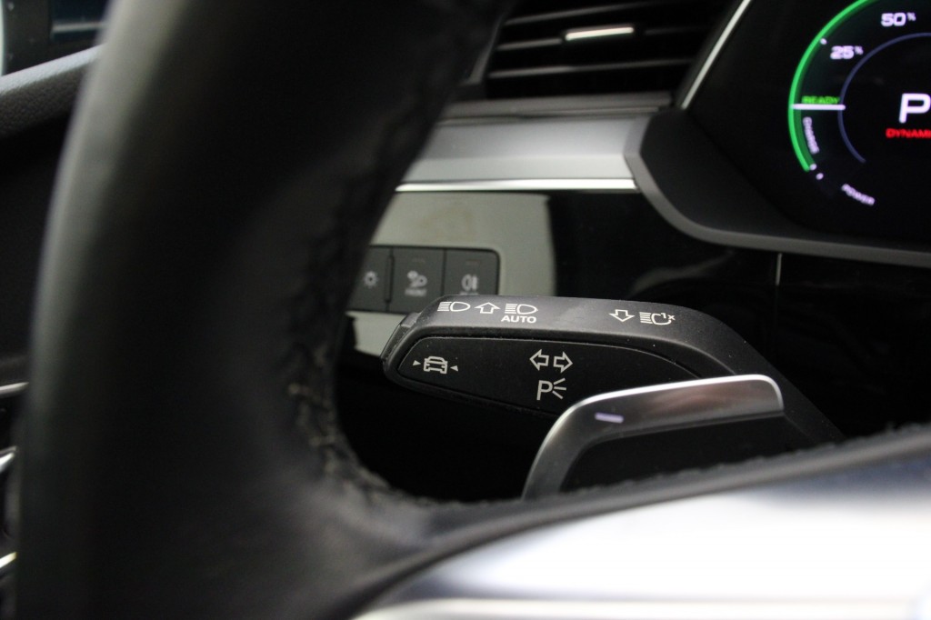 Audi e-tron (N775RG) met abonnement