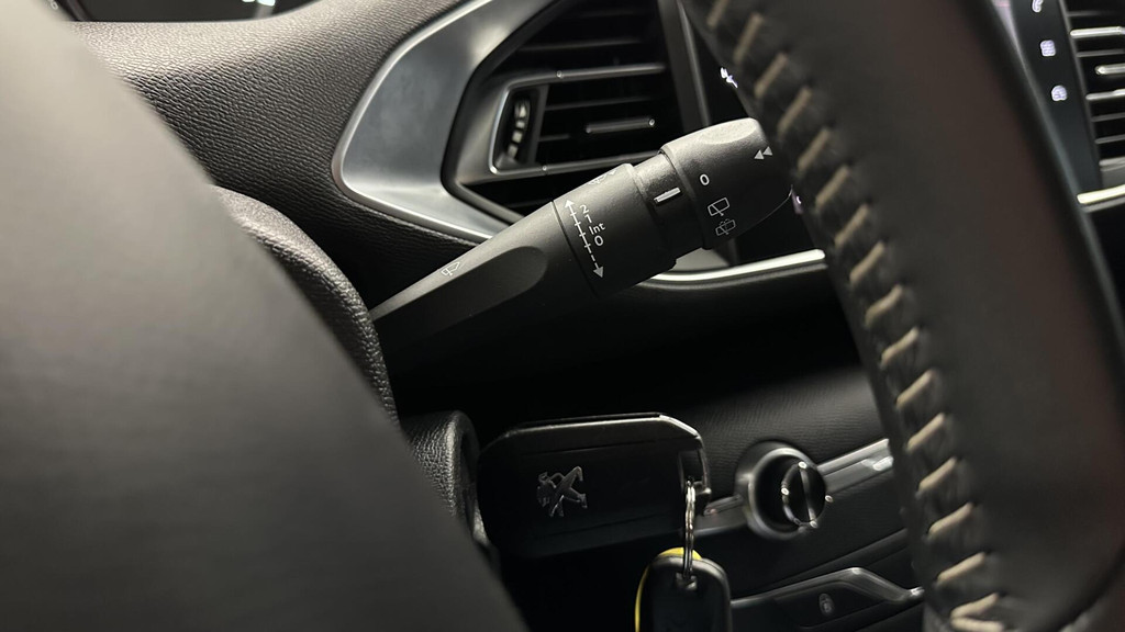 Peugeot 308 (G870HH) met abonnement