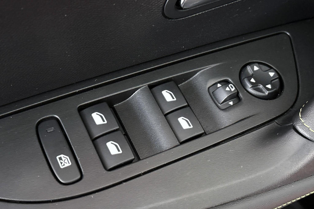 Peugeot e-2008 (T394JR) met abonnement