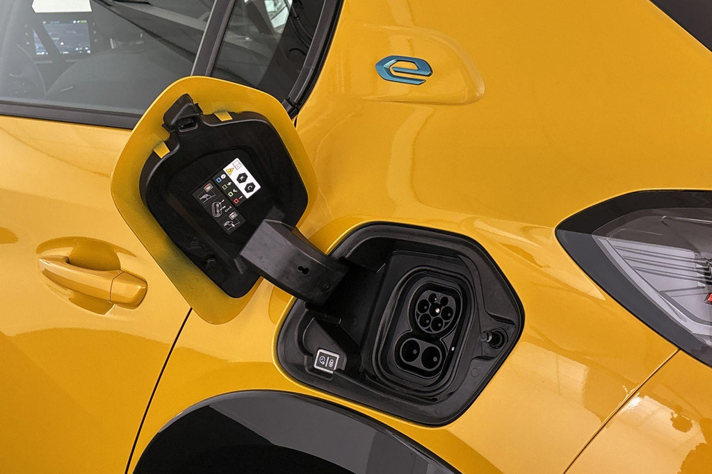 Peugeot e-208 (T493PB) met abonnement