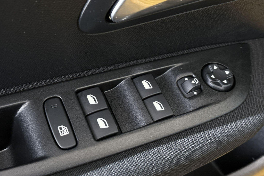 Peugeot e-208 (T493PB) met abonnement