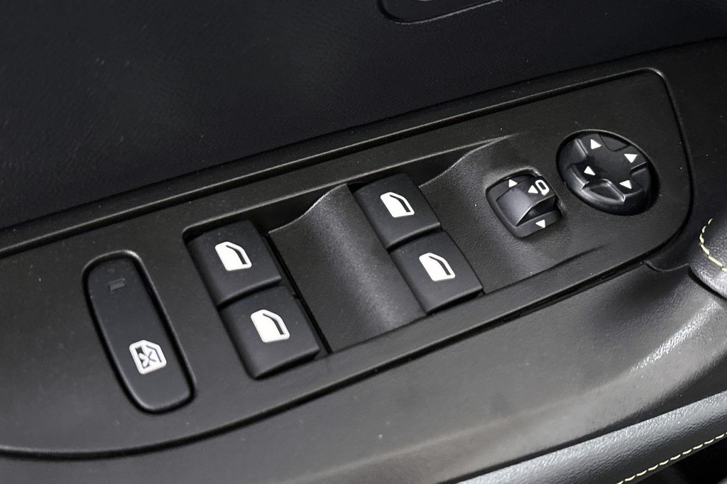 Peugeot 2008 (K865ZH) met abonnement
