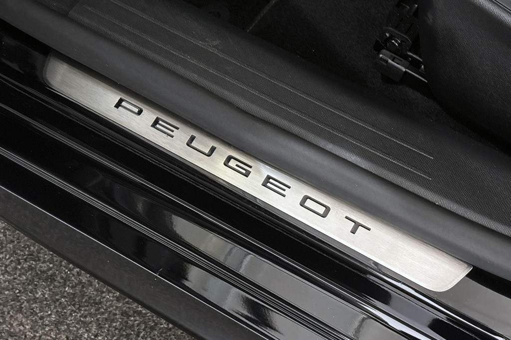 Peugeot e-208 (X040XT) met abonnement