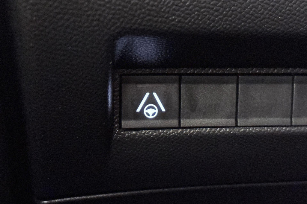 Peugeot e-208 (X040XT) met abonnement