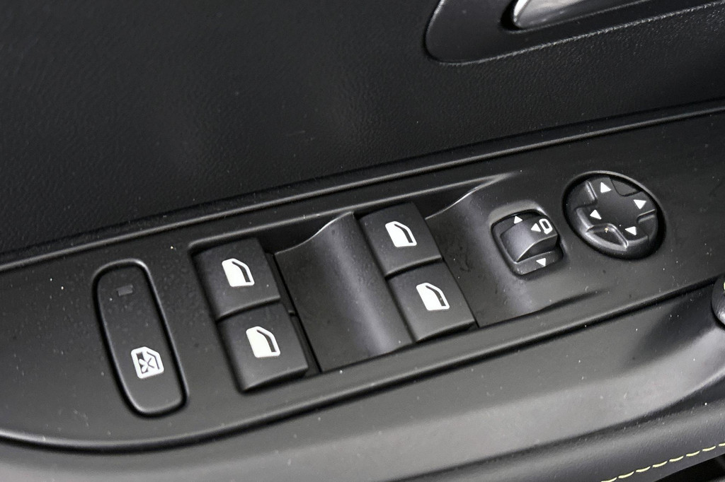 Peugeot e-208 (X040XT) met abonnement