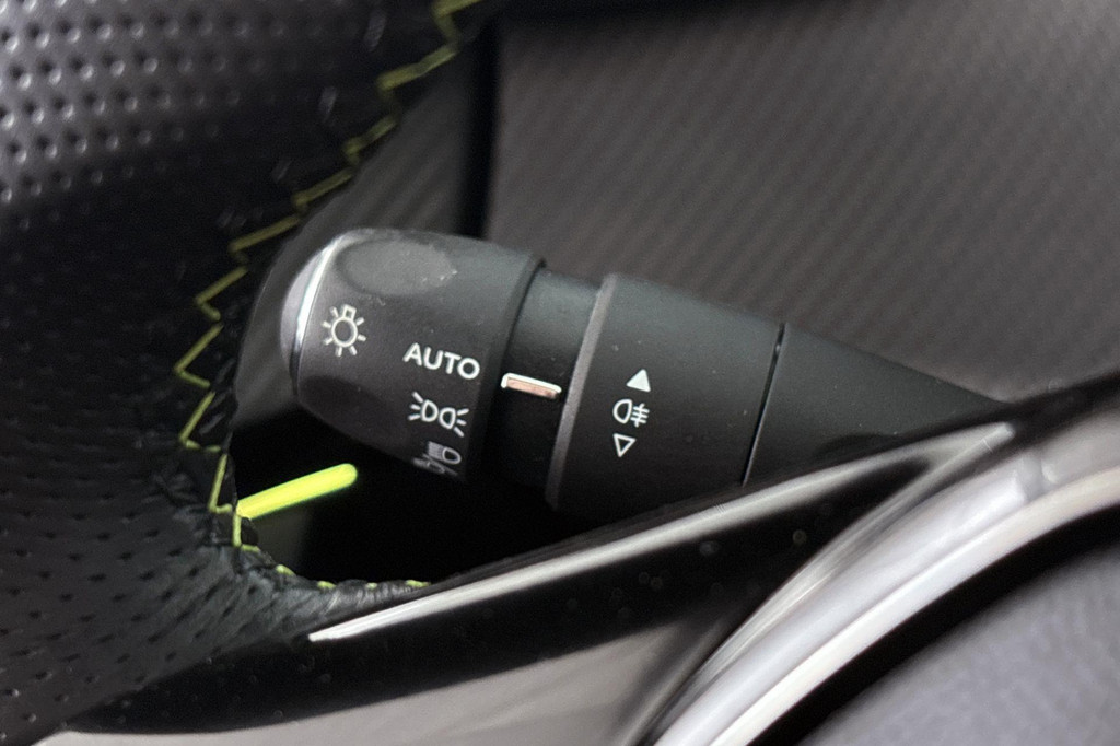 Peugeot e-208 (X040XT) met abonnement