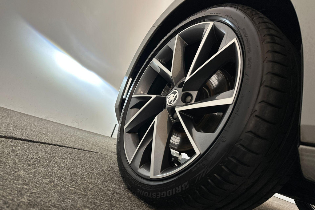 ŠKODA Superb (K775GS) met abonnement