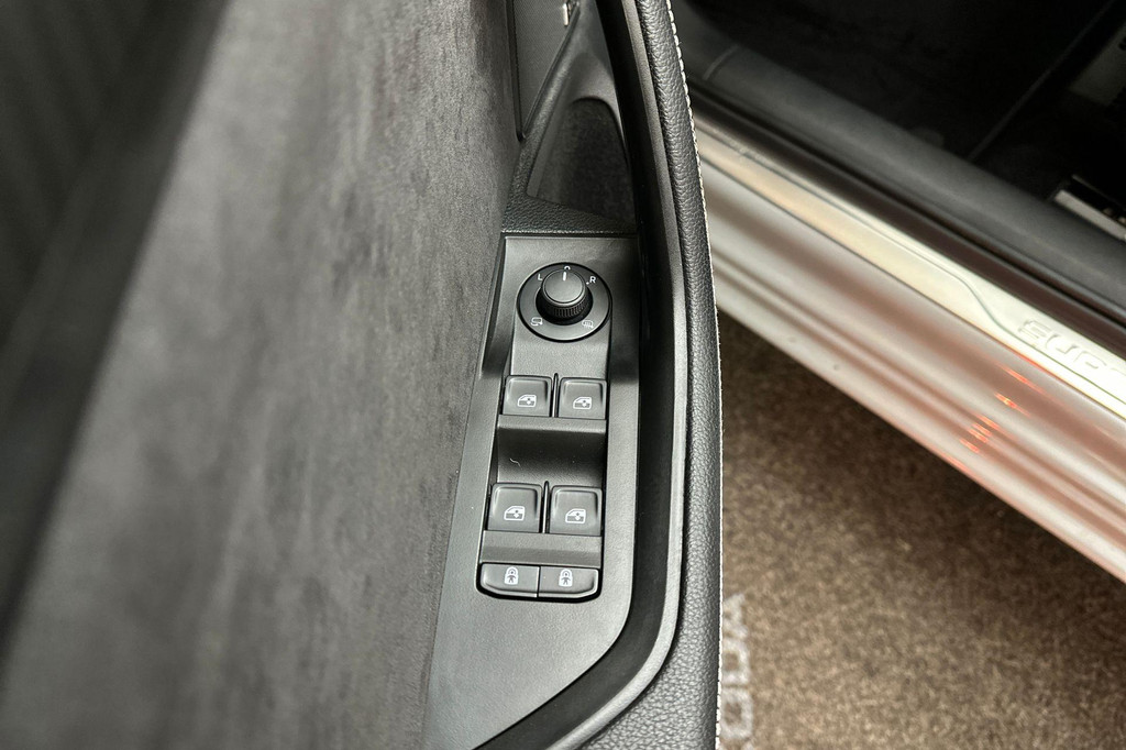 ŠKODA Superb (K775GS) met abonnement