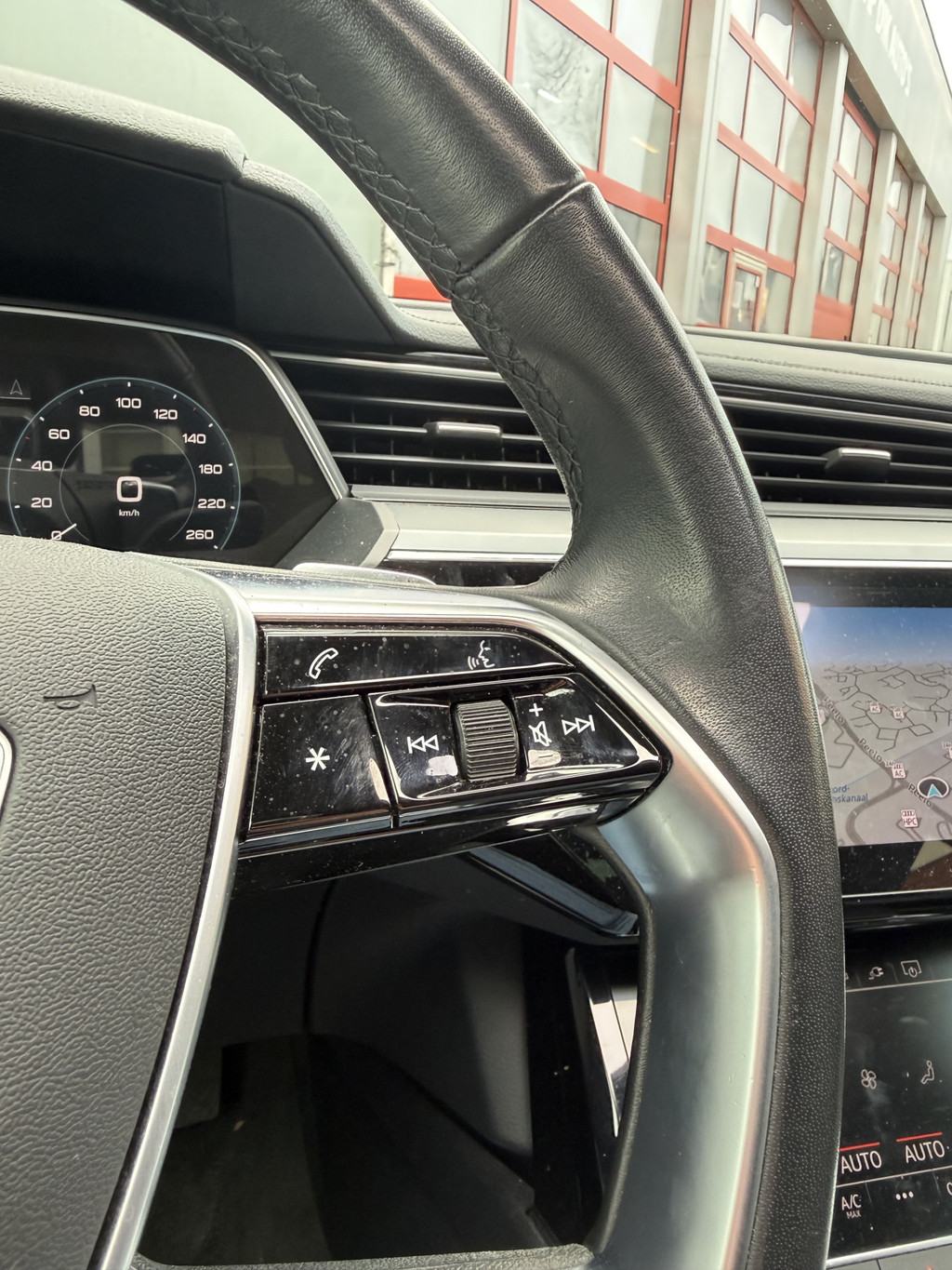 Audi e-tron (R458GN) met abonnement