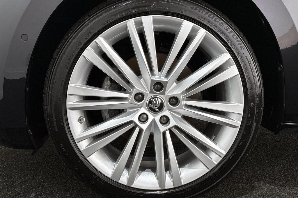 ŠKODA Superb (JZK17S) met abonnement