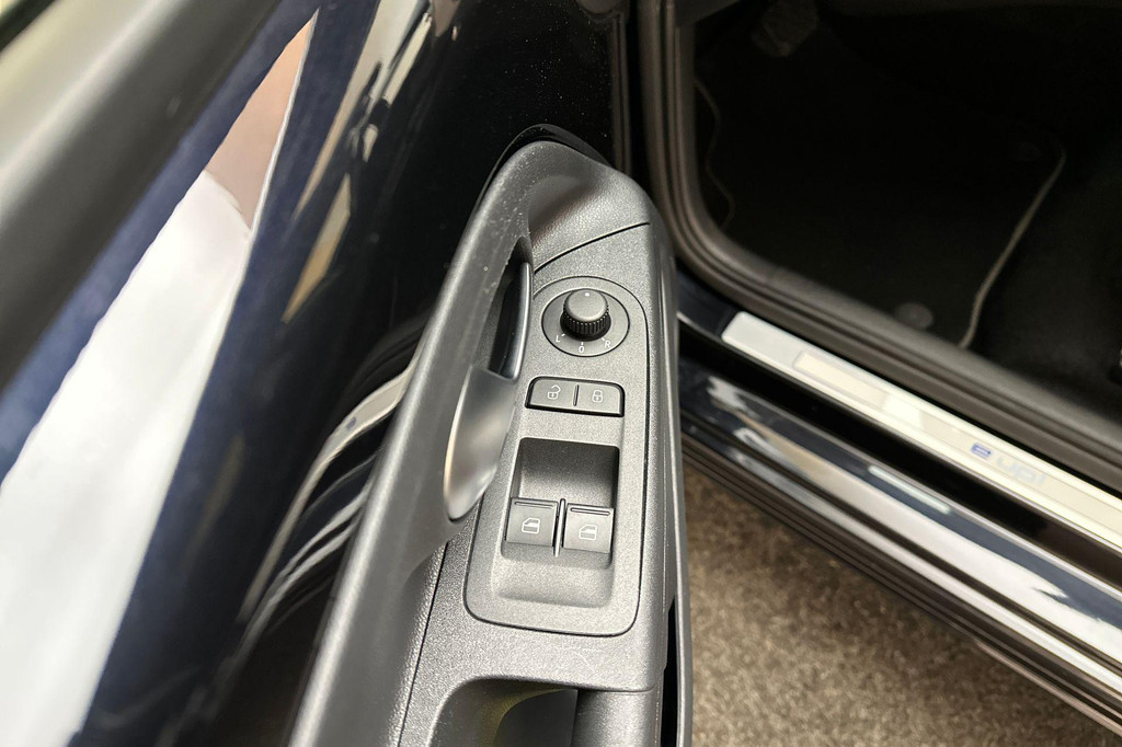 Volkswagen e-up! (JXX74B) met abonnement