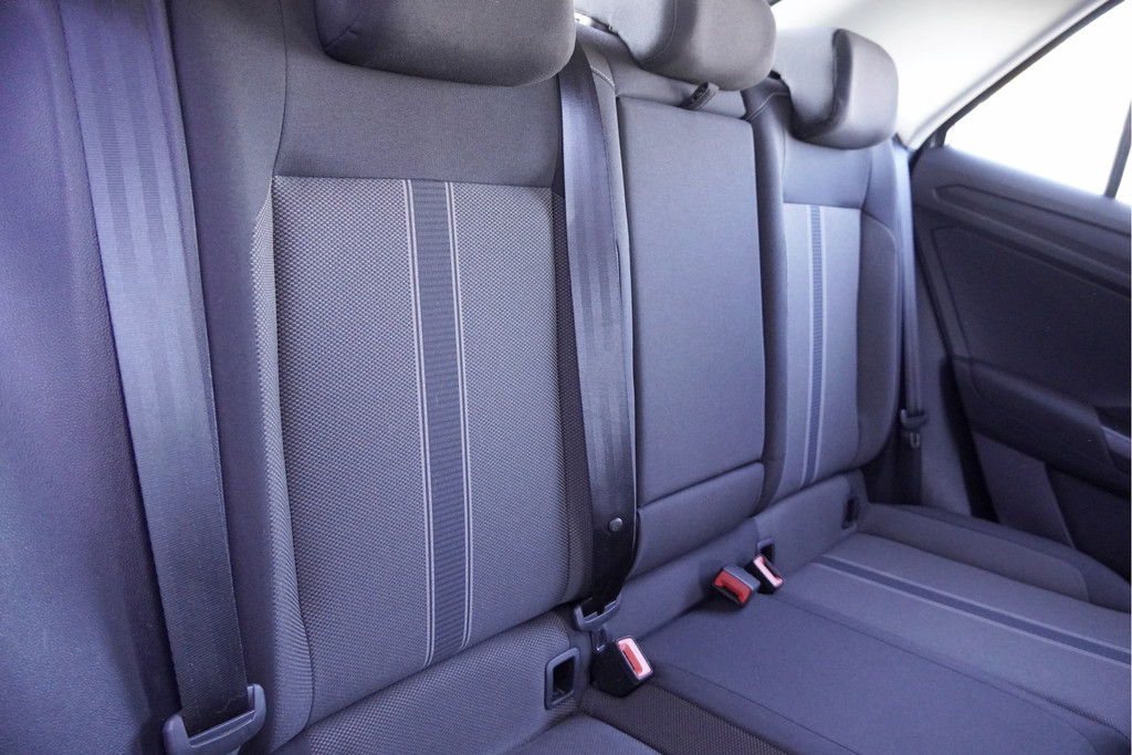 Volkswagen T-Roc (K011HB) met abonnement