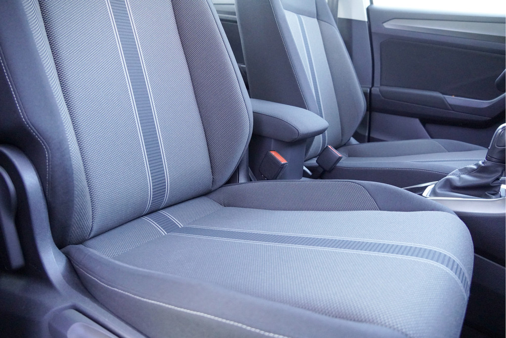 Volkswagen T-Roc (K011HB) met abonnement