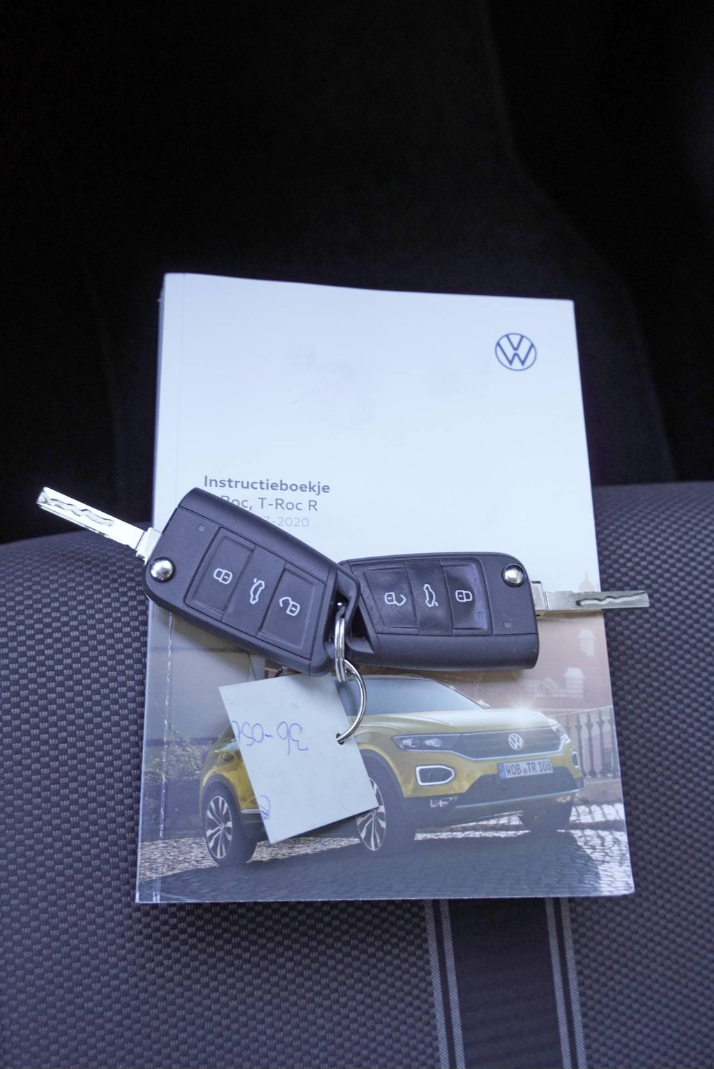 Volkswagen T-Roc (K011HB) met abonnement