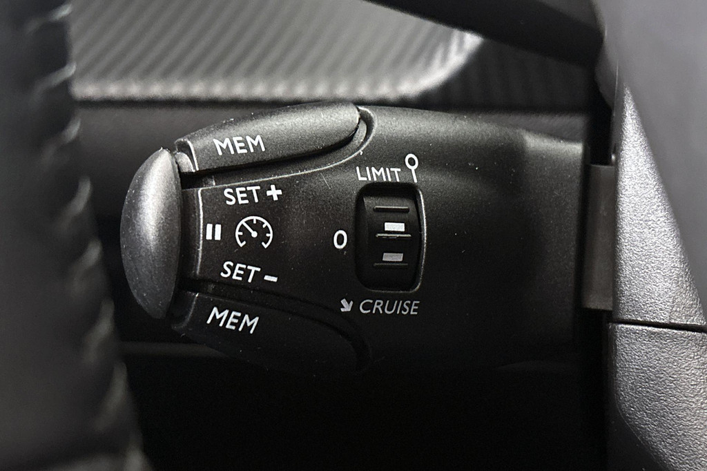 Peugeot e-208 (T337KX) met abonnement