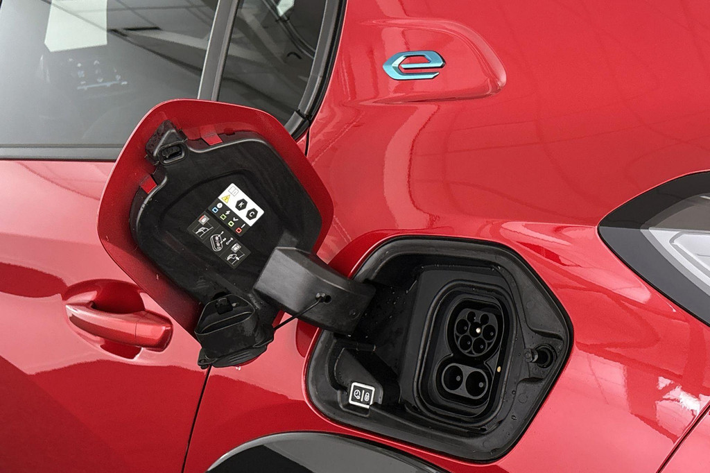 Peugeot e-208 (T337KX) met abonnement