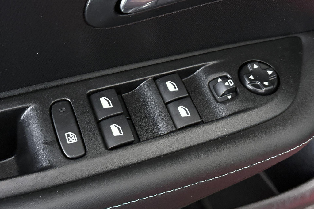 Peugeot e-208 (T337KX) met abonnement