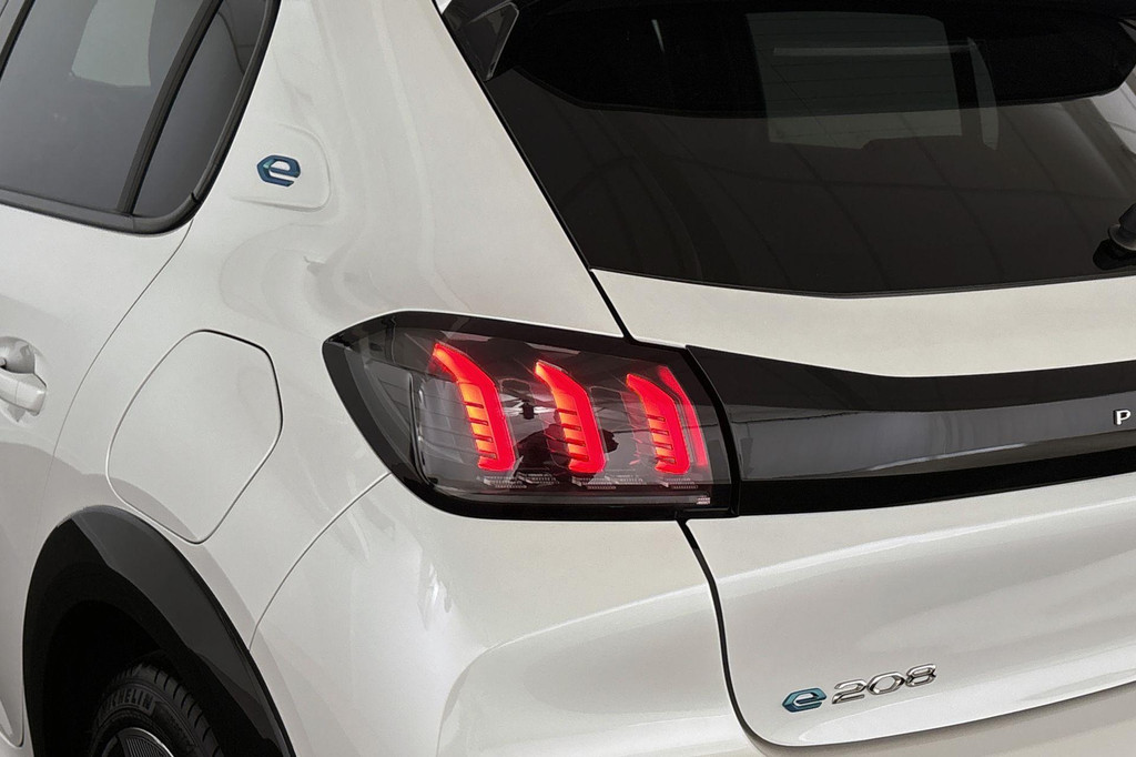Peugeot e-208 (S631NT) met abonnement